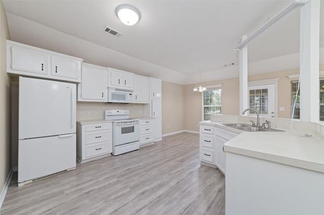146 Hidden Valley Cir, Huntsville, TX 77340