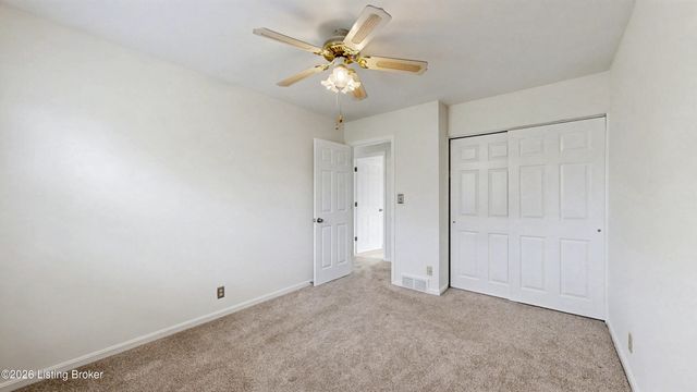 9812 Boxford Ct, Louisville, KY 40242