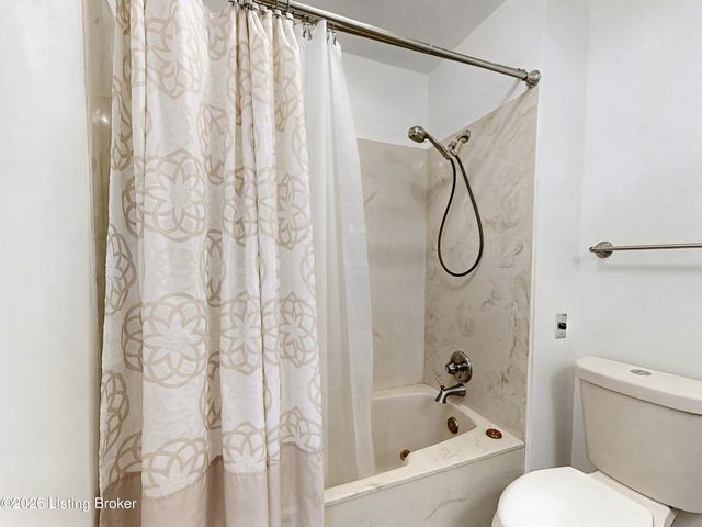 9812 Boxford Ct, Louisville, KY 40242