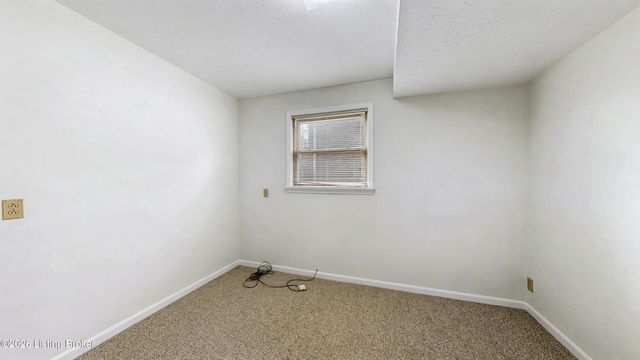 9812 Boxford Ct, Louisville, KY 40242