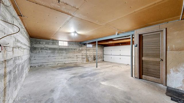 9812 Boxford Ct, Louisville, KY 40242