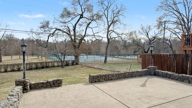 9812 Boxford Ct, Louisville, KY 40242