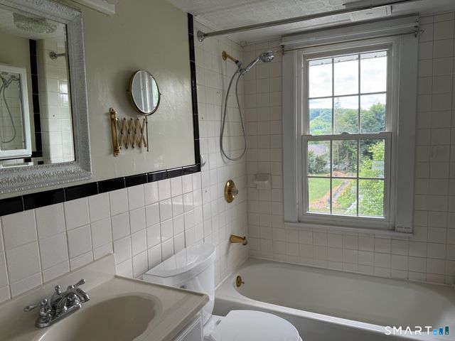 33 Randolph Avenue, Thomaston, CT 06787