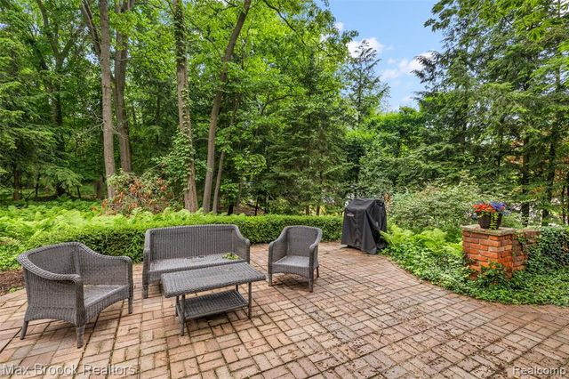 3546 Bloomfield Club Drive, Bloomfield Hills, MI 48301