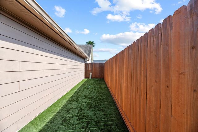 3405 Stonecrest Court, Pearland, TX 77581