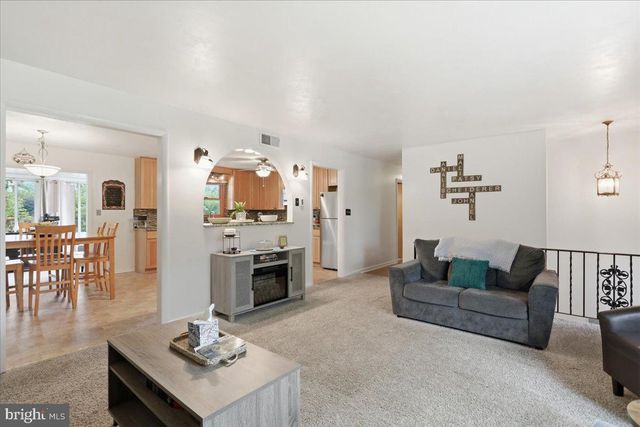 2964 ROOSEVELT DR, Chambersburg, PA 17201