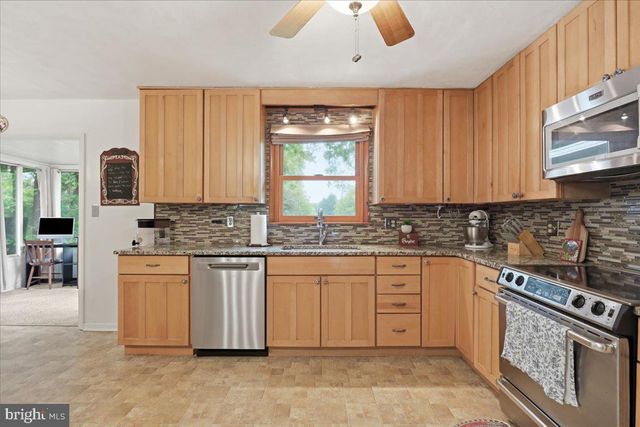 2964 ROOSEVELT DR, Chambersburg, PA 17201