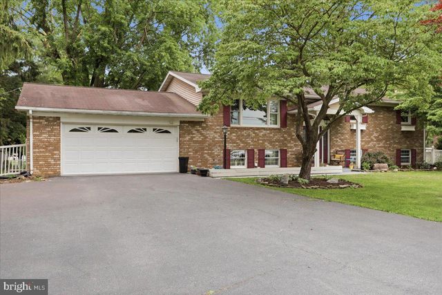 2964 ROOSEVELT DR, Chambersburg, PA 17201