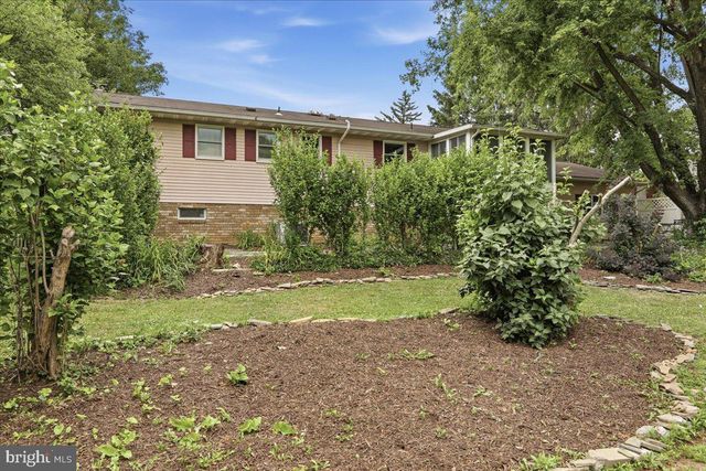 2964 ROOSEVELT DR, Chambersburg, PA 17201