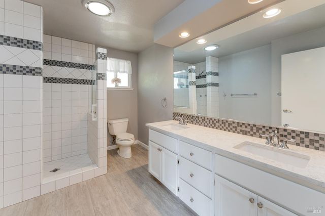 1260 Sequoia Plz, Ukiah, CA 95482