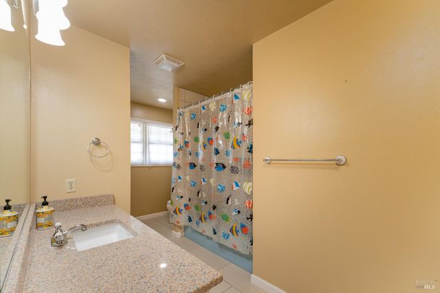 1260 Sequoia Plz, Ukiah, CA 95482