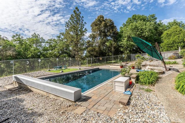 1260 Sequoia Plz, Ukiah, CA 95482