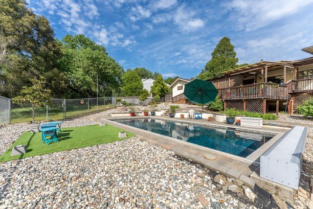 1260 Sequoia Plz, Ukiah, CA 95482