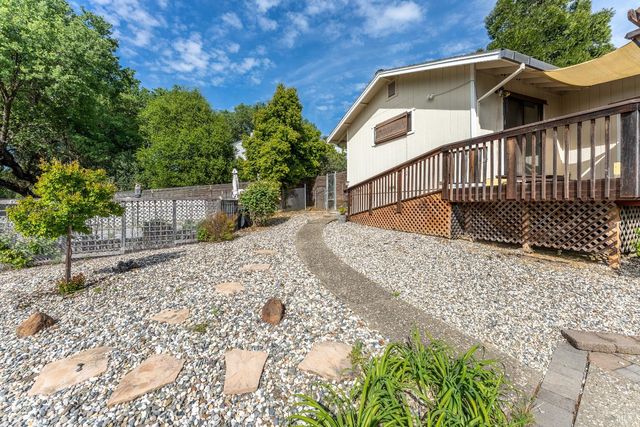 1260 Sequoia Plz, Ukiah, CA 95482
