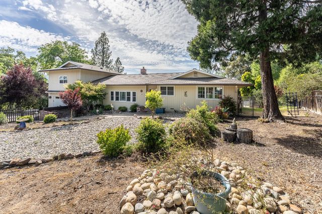 1260 Sequoia Plz, Ukiah, CA 95482