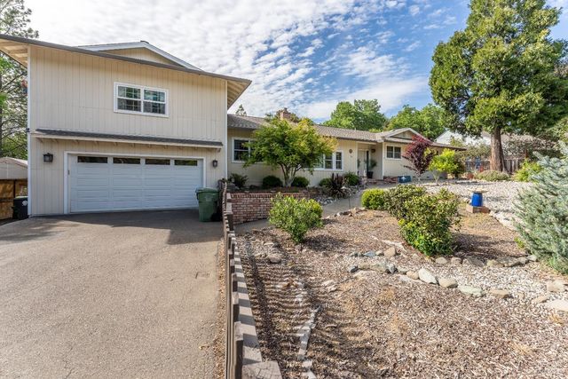 1260 Sequoia Plz, Ukiah, CA 95482