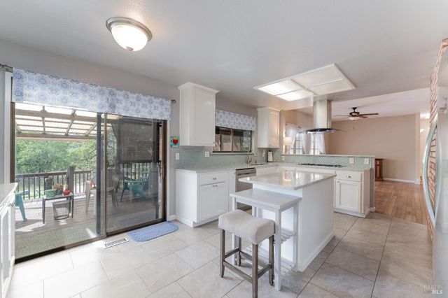 1260 Sequoia Plz, Ukiah, CA 95482