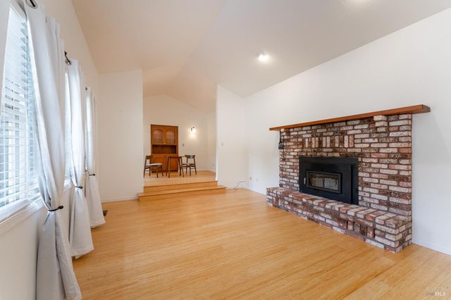 1260 Sequoia Plz, Ukiah, CA 95482