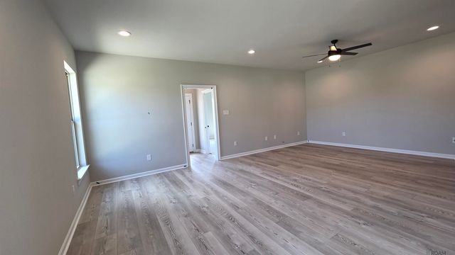 25662 Tarver Dr, Denham Springs, LA 70726