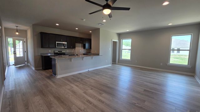 25662 Tarver Dr, Denham Springs, LA 70726