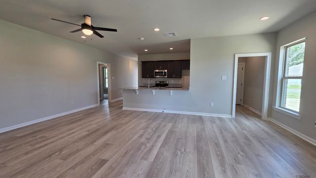 25662 Tarver Dr, Denham Springs, LA 70726