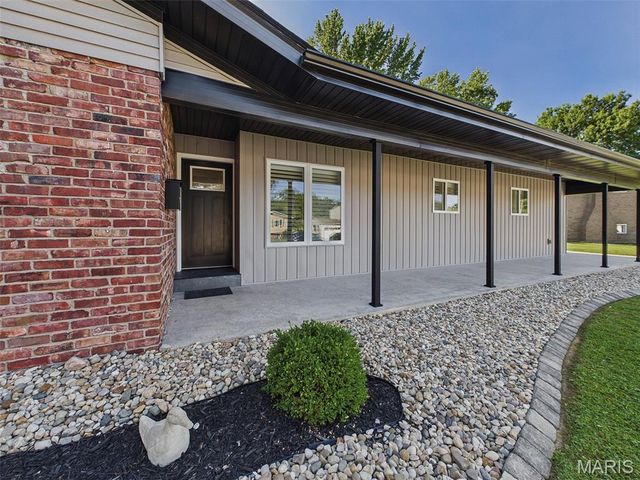 622 Grandview Drive, Edwardsville, IL 62025