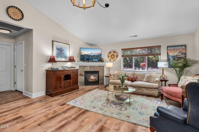 20621 Couples Lane, Bend, OR 97702