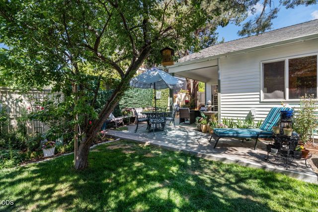 20621 Couples Lane, Bend, OR 97702