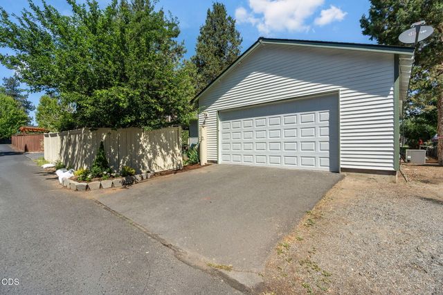 20621 Couples Lane, Bend, OR 97702