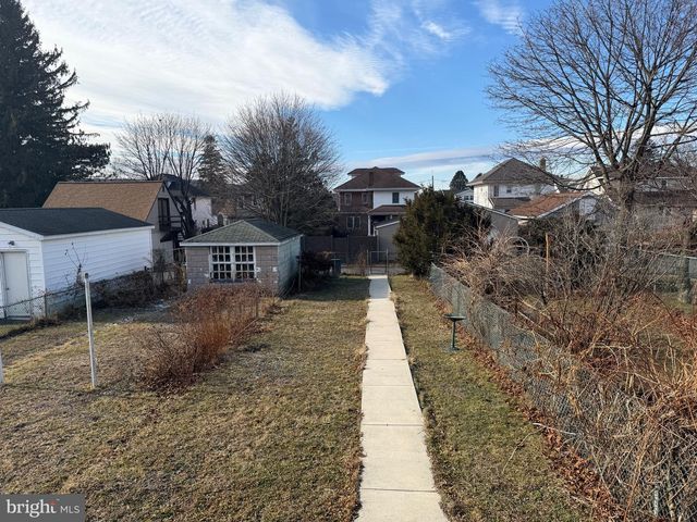 28 S 2ND ST, Frackville, PA 17931