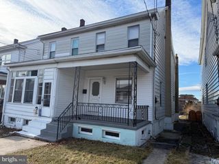 28 S 2ND ST, Frackville, PA 17931