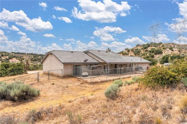 6861 Oak Hill Road, Oak Hills, CA 92344