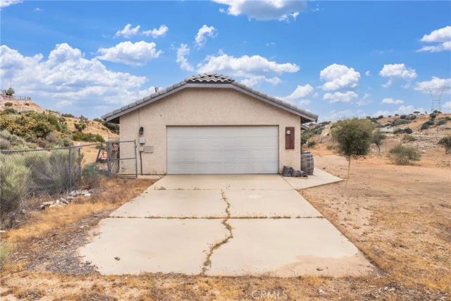 6861 Oak Hill Road, Oak Hills, CA 92344