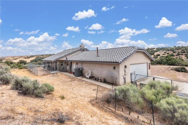 6861 Oak Hill Road, Oak Hills, CA 92344