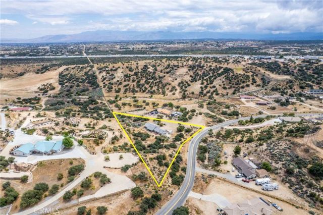 6861 Oak Hill Road, Oak Hills, CA 92344