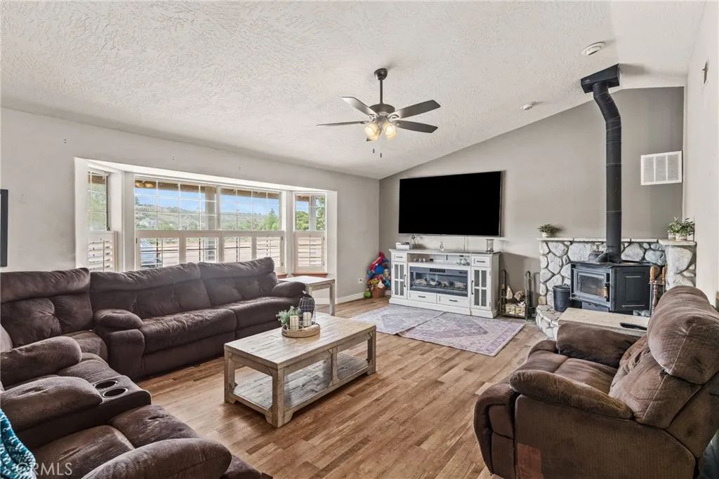 6861 Oak Hill Road, Oak Hills, CA 92344