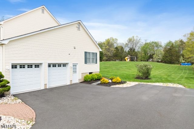 86 Carriage Trl, Montgomery Twp., NJ 08502