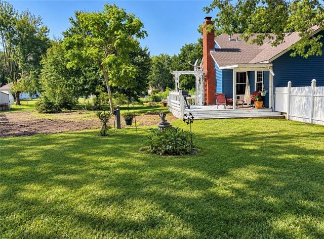 300 Hawthorne Court, Belton, MO 64012