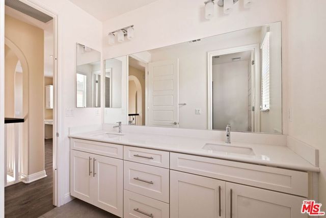 5929 Spelthorne Lane, Los Angeles, CA 90034