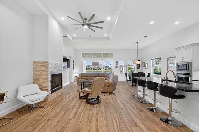 10033 Regency Way, Palm Beach Gardens, FL 33412