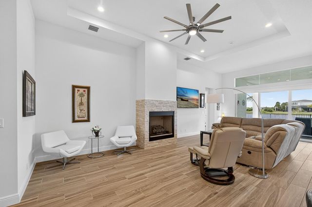 10033 Regency Way, Palm Beach Gardens, FL 33412