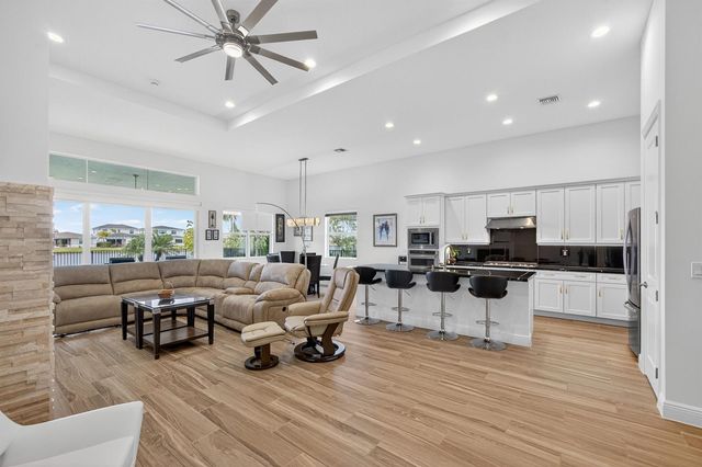 10033 Regency Way, Palm Beach Gardens, FL 33412