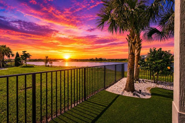 10033 Regency Way, Palm Beach Gardens, FL 33412