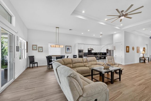 10033 Regency Way, Palm Beach Gardens, FL 33412