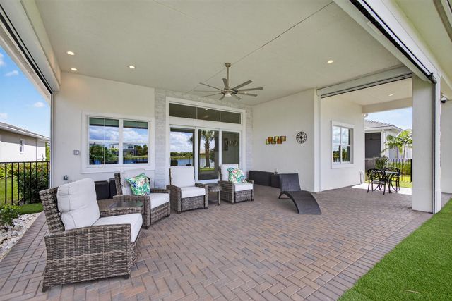 10033 Regency Way, Palm Beach Gardens, FL 33412
