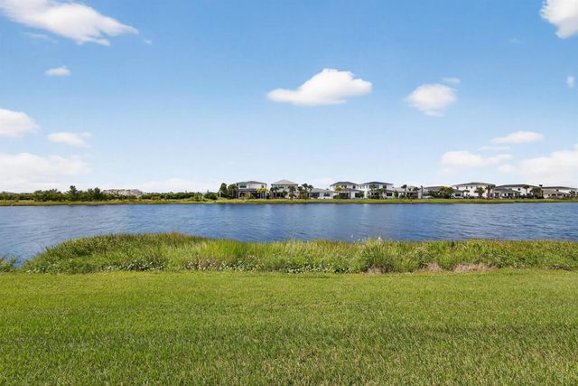 10033 Regency Way, Palm Beach Gardens, FL 33412