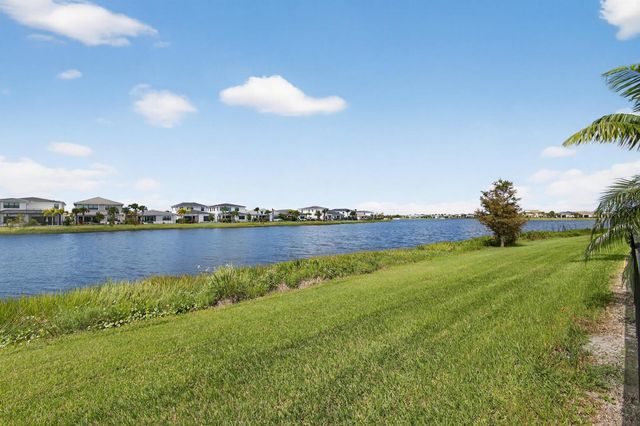 10033 Regency Way, Palm Beach Gardens, FL 33412