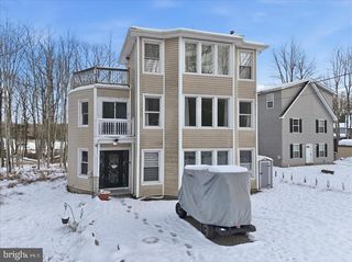 7814 LAKE SHORE DR, Pocono Lake, PA 18347