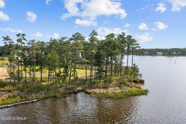71 Jayne Point, Oriental, NC 28571