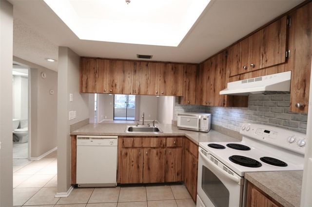 4957 PURITAN CIRCLE 403, Tampa, FL 33617